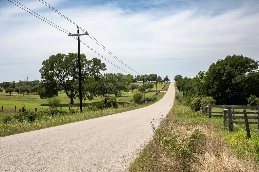 5427 Mustang Road, Brenham, TX 77833 - Image #2