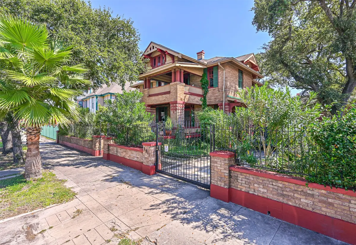 2911 Broadway Street, Galveston, TX 77550 - Image #1