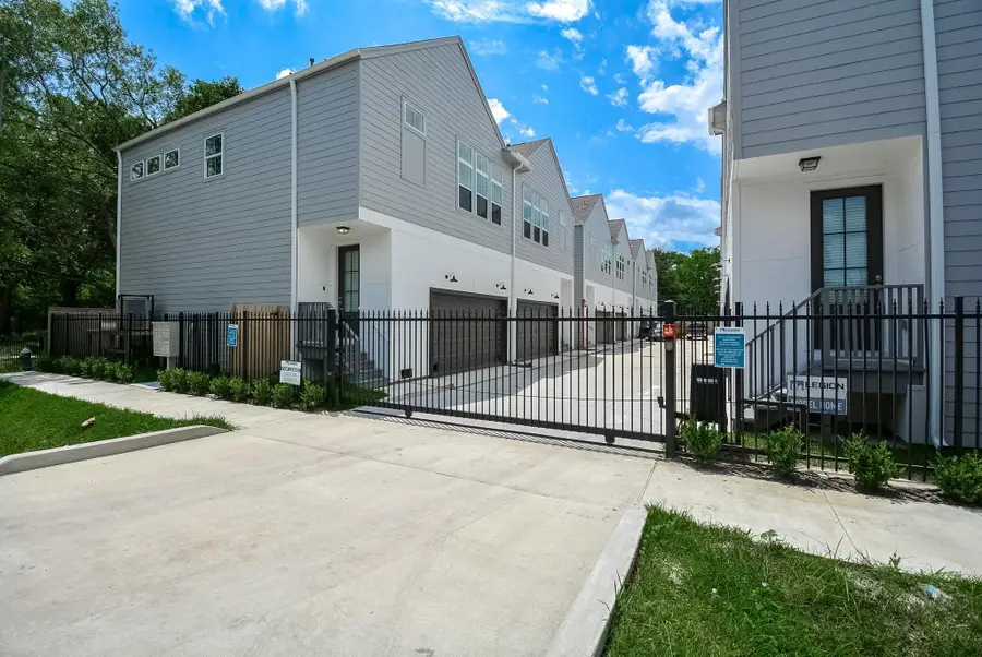 6017 Cypress Street, Houston, TX 77074 - Image #2