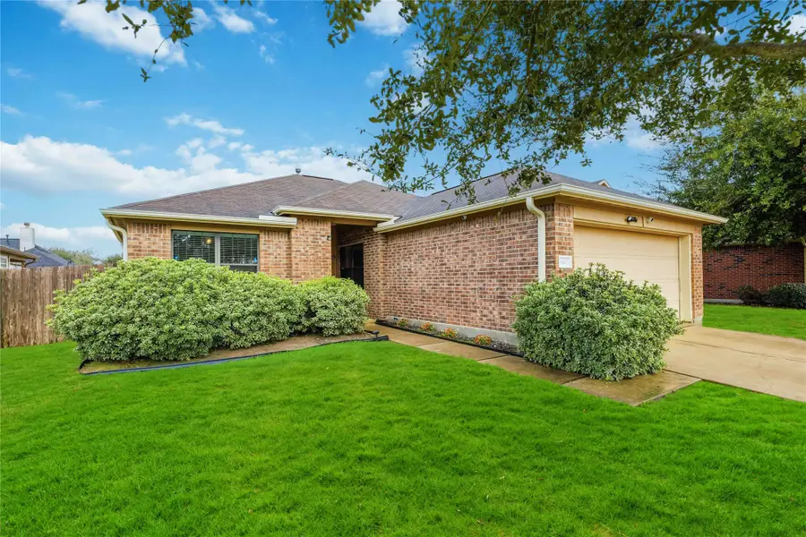 8002 W Red Oak Lane, Texas City, TX 77591 - Image #2