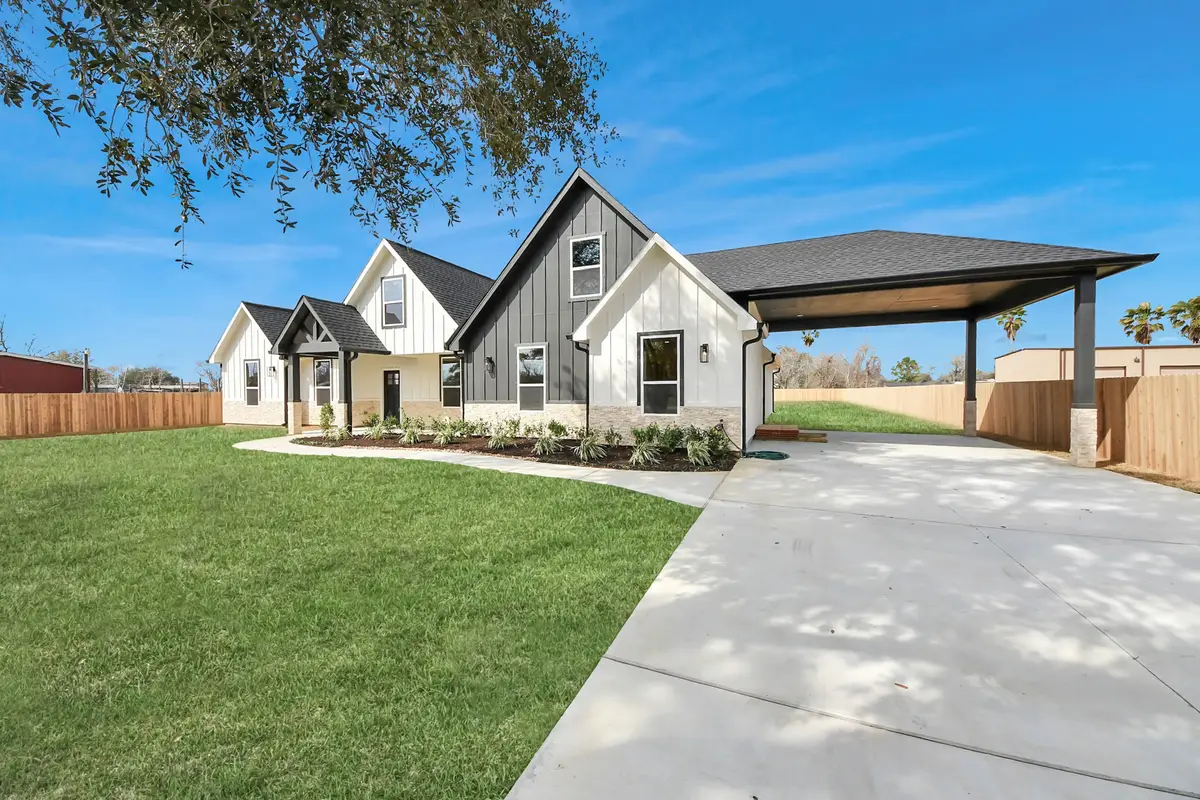 5811 County Road 675b, Rosharon, TX 77583 - #1