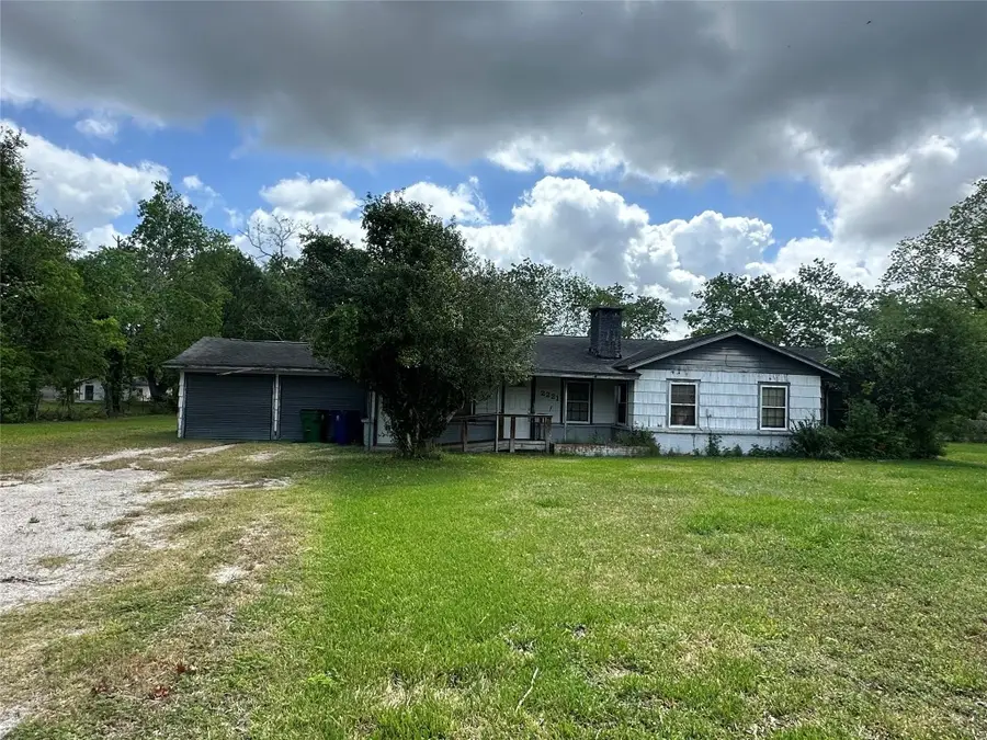 2221 S Front Street, Angleton, TX 77515 - #2