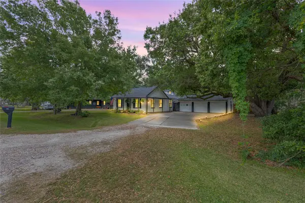 800 Trinity Street, Anahuac, TX 77514