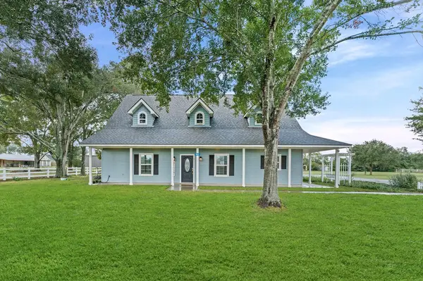 992 Peschel Lane, Sealy, TX 77474