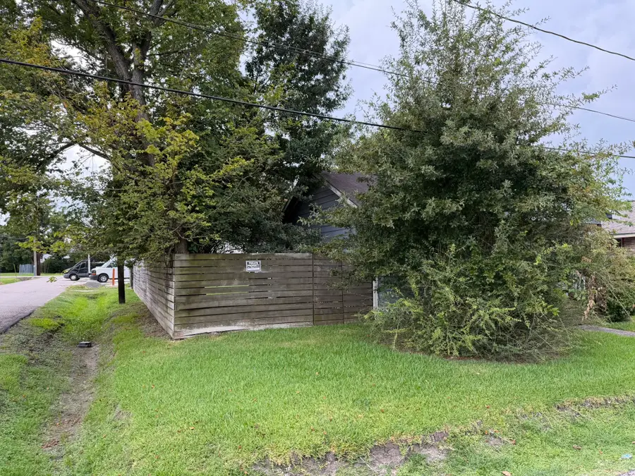 306 E 43rd Street, Houston, TX 77022 - #2
