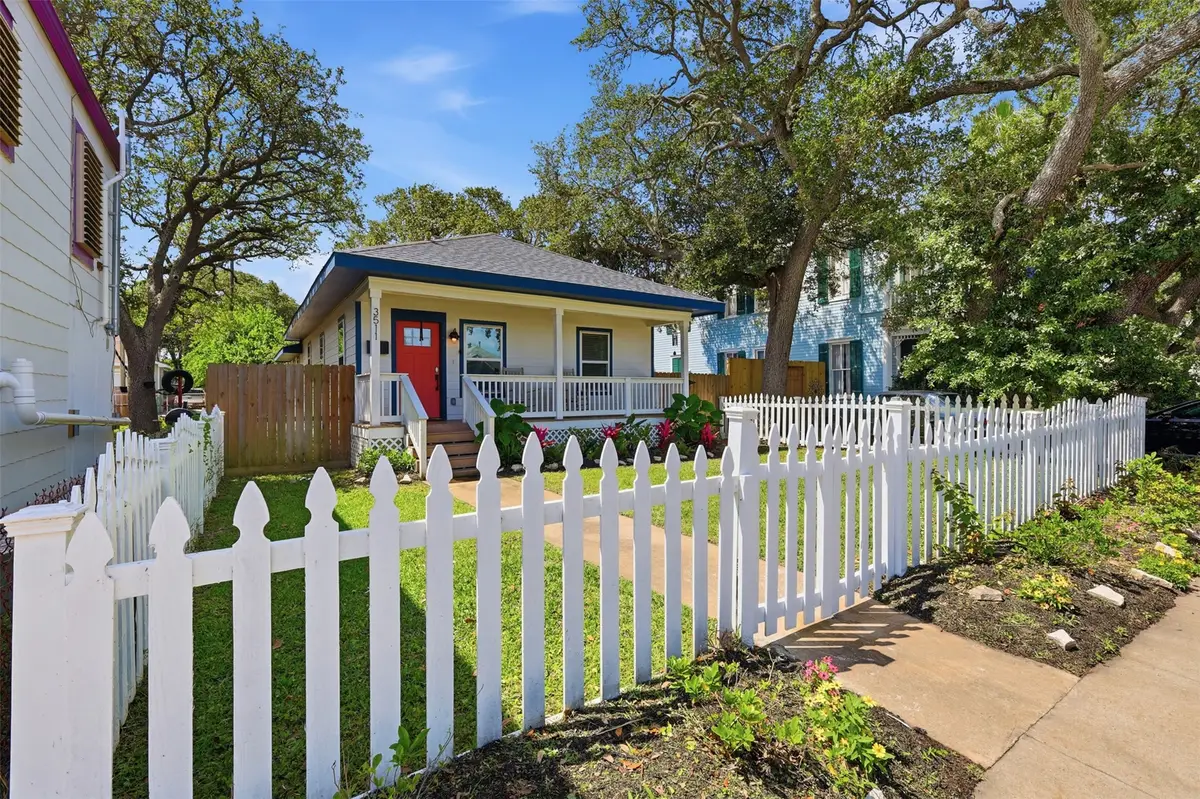 3511 Avenue Q, Galveston, TX 77550 - #1