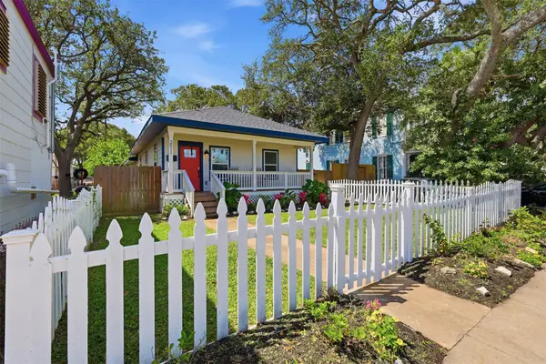 3511 Avenue Q, Galveston, TX 77550