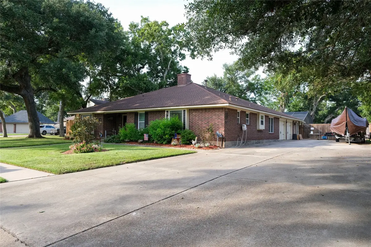 324 Juniper Street, Lake Jackson, TX 77566 - #1