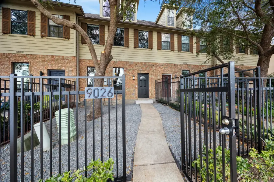 9026 Lakes At 610 Drive, Houston, TX 77054 - Image #2