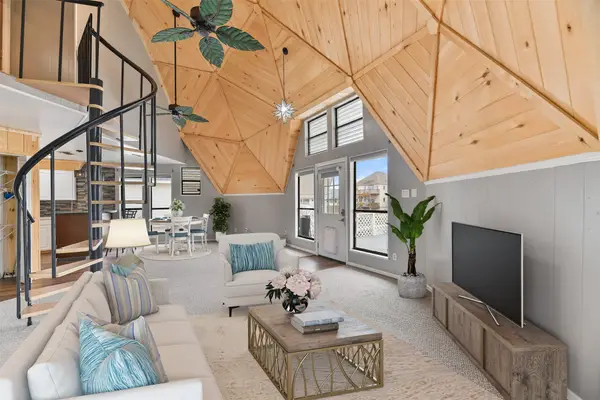 12901 E Barcelona, Galveston, TX 77554