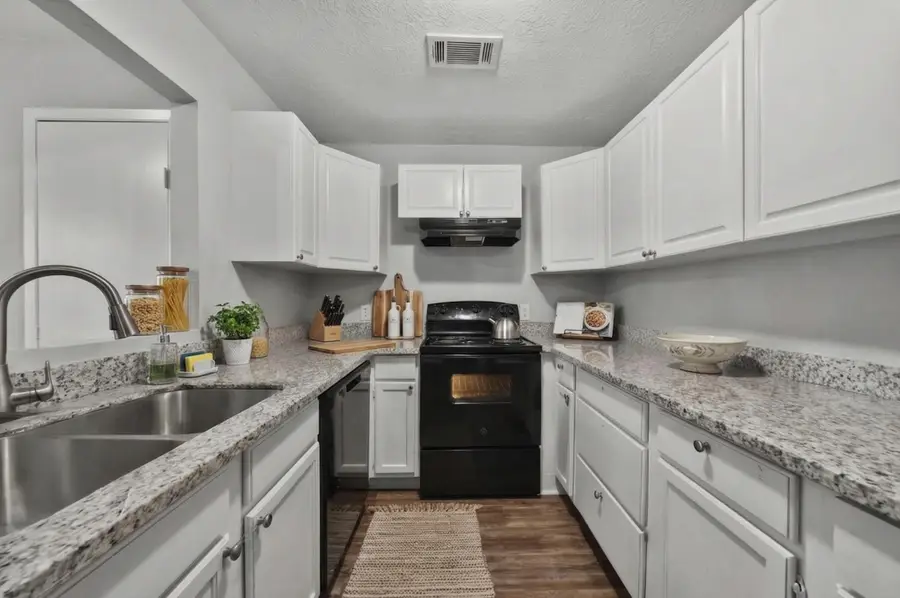 461 Trails End Drive, Cleveland, TX 77328 - #3