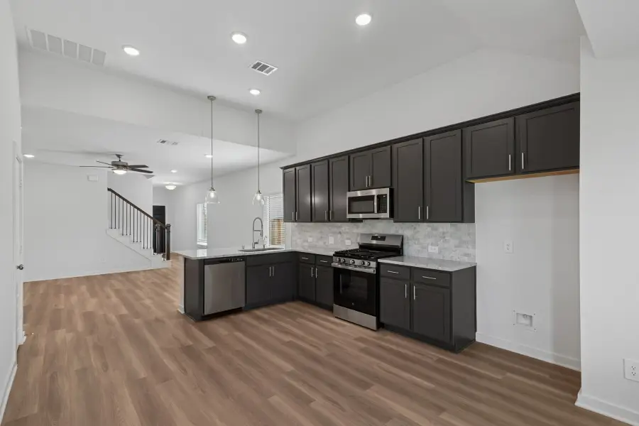 624 Roaring Falls Drive, Willis, TX 77378 - Image #2