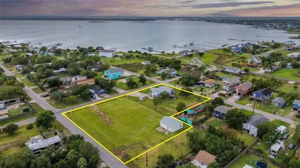 1045 12th Street, Dickinson, TX 77539