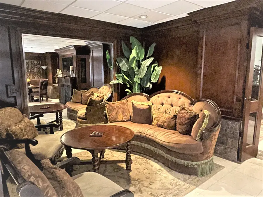 3525 Sage Road #404, Houston, TX 77056 - Image #3