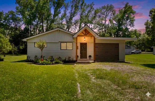 135 James Street, Bridge City, TX 77611