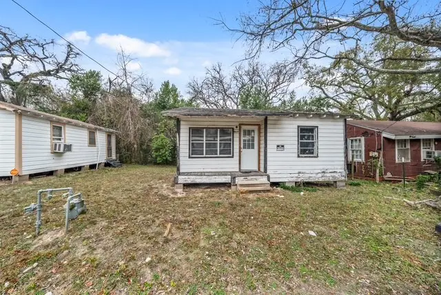 1918 Roosevelt Street, Huntsville, TX 77320 - Image #1