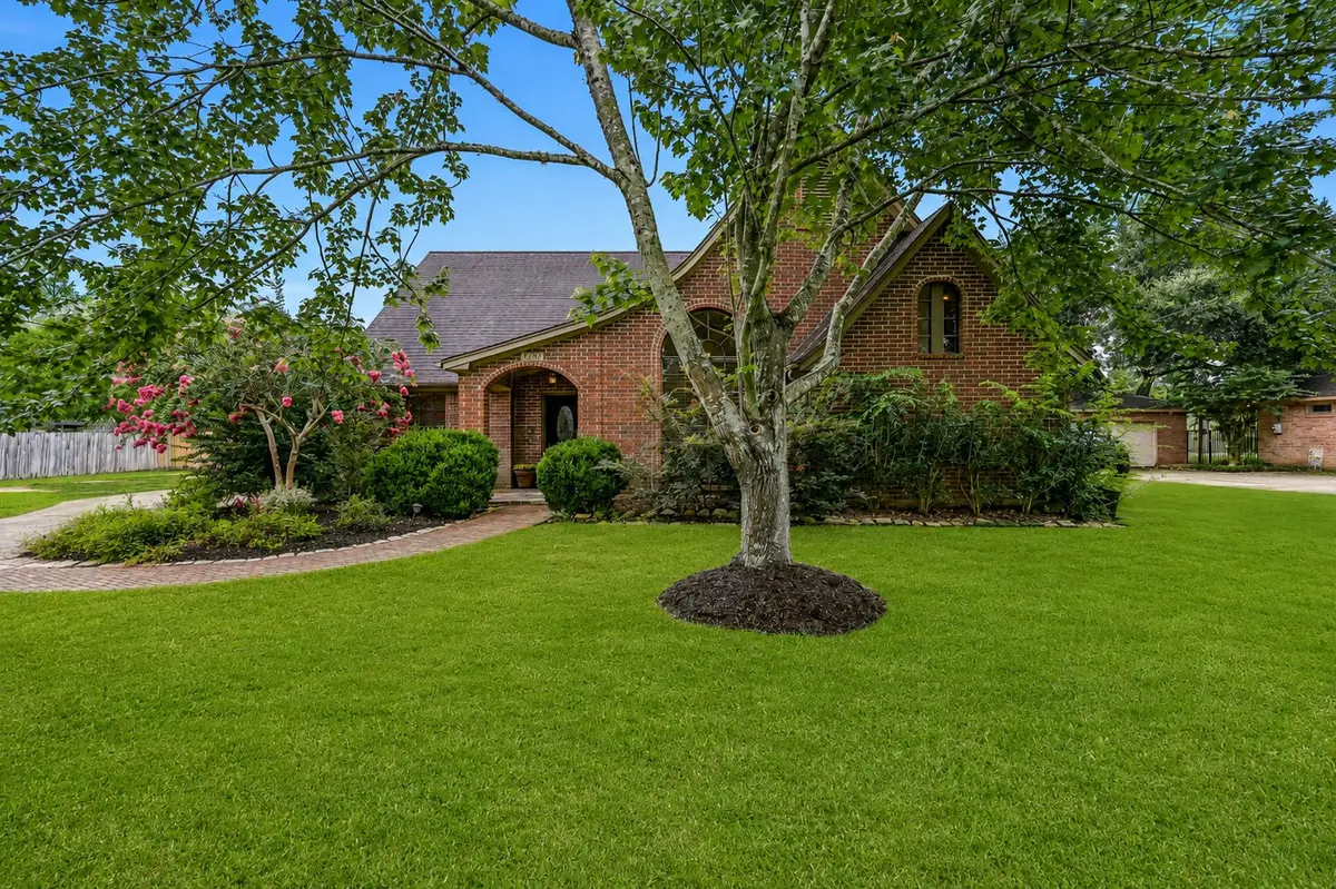 1207 W Edgewood Drive, Friendswood, TX 77546 - #1
