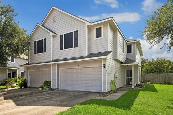341 Capella Oaks Lane, Dickinson, TX 77539