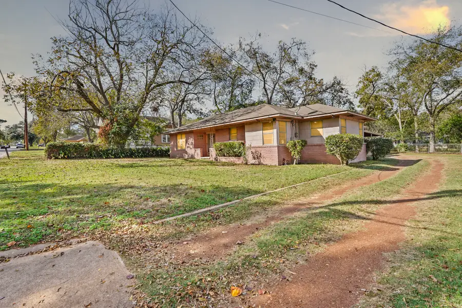408 W Chauncy Street, Brenham, TX 77833 - Image #2