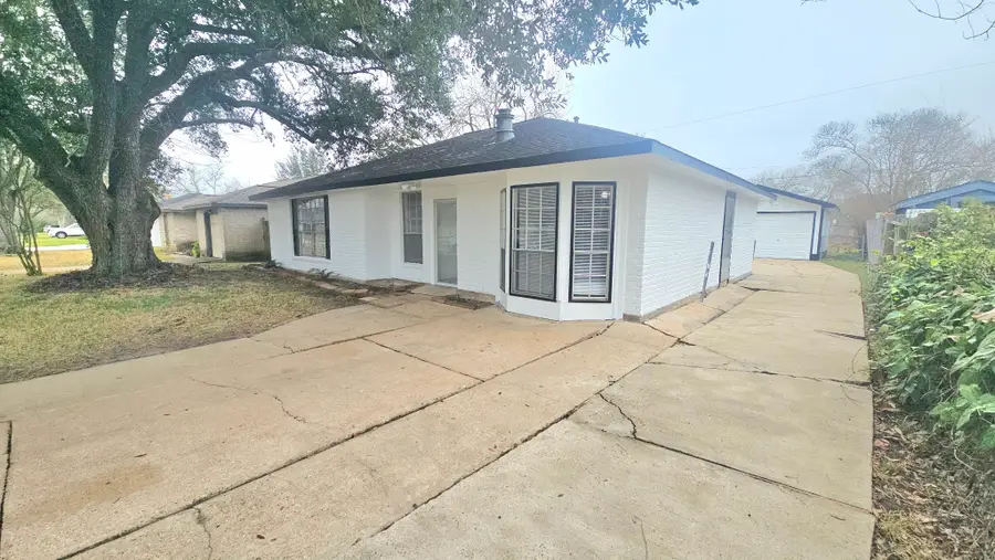 210 Brigadoon Lane, Friendswood, TX 77546 - Image #2