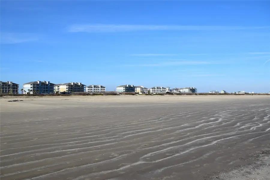 4221 Grassy Pointe Drive #203, Galveston, TX 77554 - Image #2