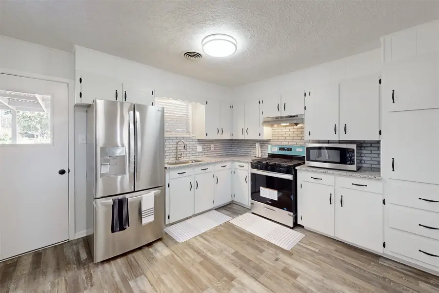 415 W Decherd Street, Franklin, TX 77856 - Image #3