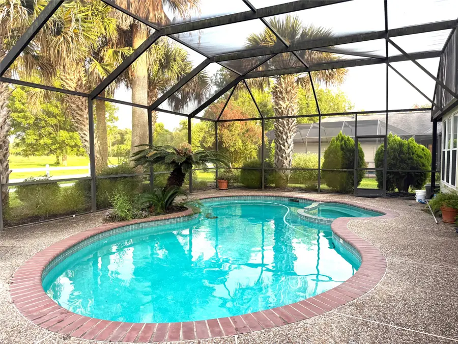 54 Southernwood Court, Lake Jackson, TX 77566 - #2