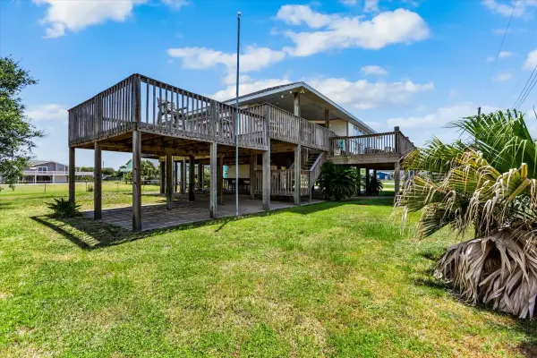 970 Gulfview Drive, Crystal Beach, TX 77650