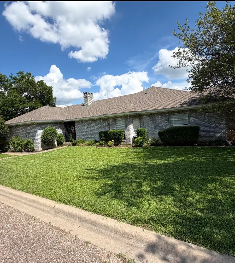 415 Oak Crest, Clifton, TX 76634 - #2