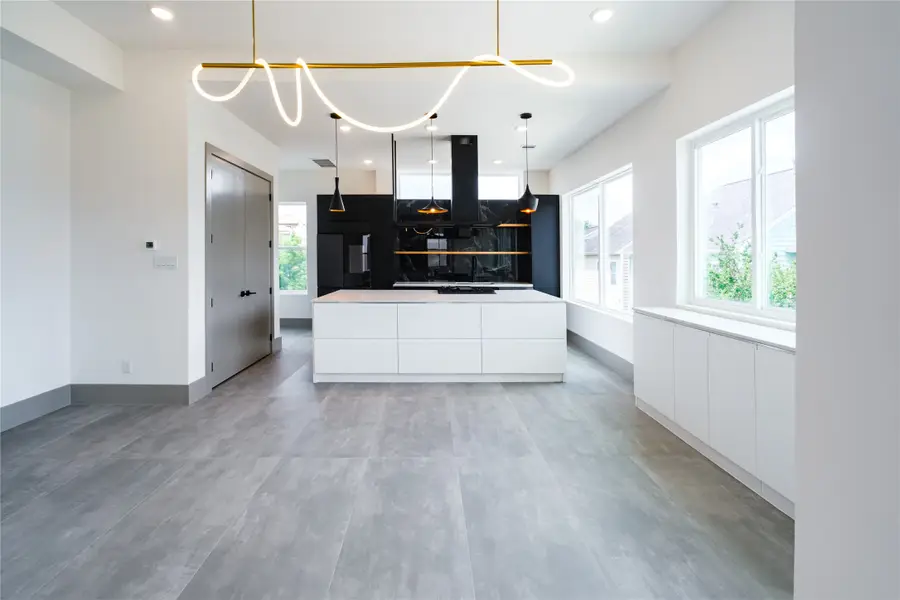 1051 W 15th 1/2 Street, Houston, TX 77008 - Image #2