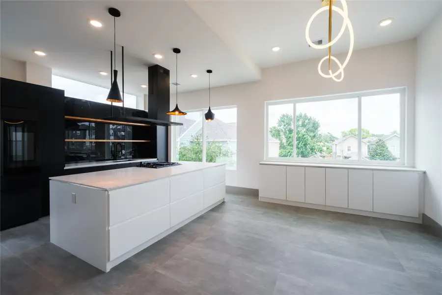 1051 W 15th 1/2 Street, Houston, TX 77008 - Image #3