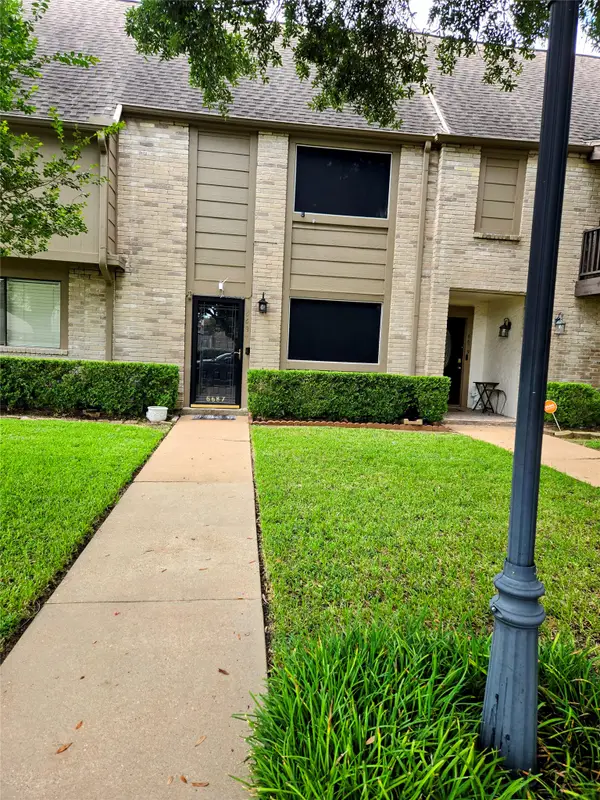 6687 Kentwick Drive #2/9, Houston, TX 77084