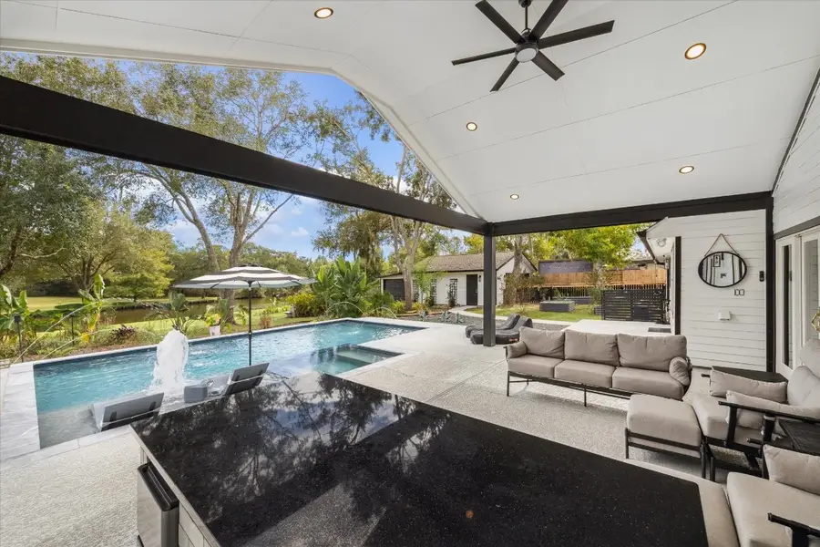 205 W Bayou Drive, Dickinson, TX 77539 - #2