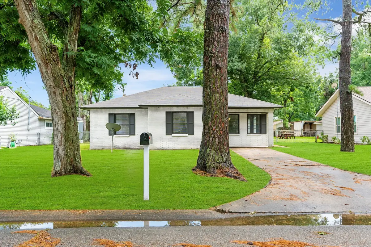 1104 Southampton Street, Angleton, TX 77515 - #1