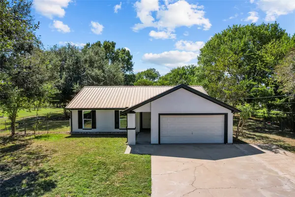 202 County Road 402, Bay City, TX 77414