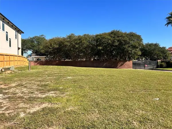 716 Harborside Way, Kemah, TX 77565