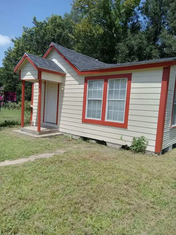 416 N Erskine Street, Angleton, TX 77515