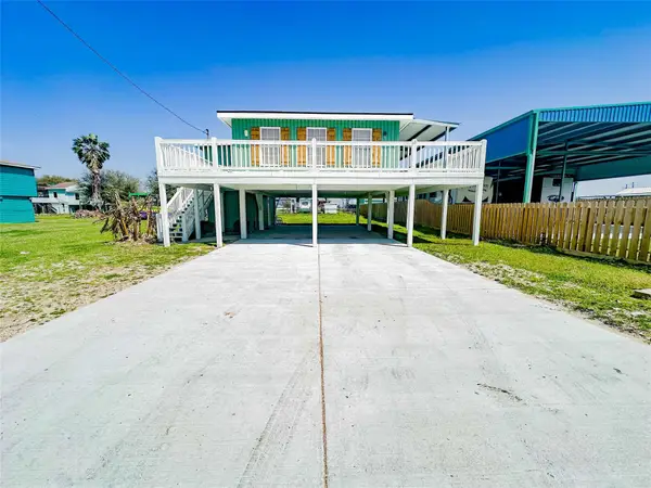 1032 N Selwyn Rd, Crystal Beach, TX 77650
