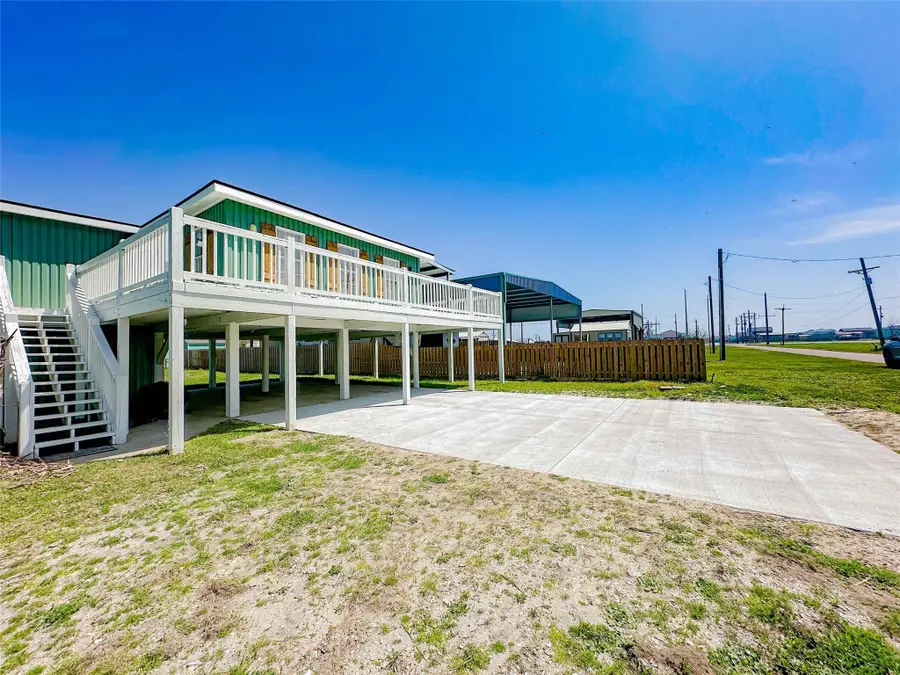 1032 N Selwyn Rd, Crystal Beach, TX 77650 - #2