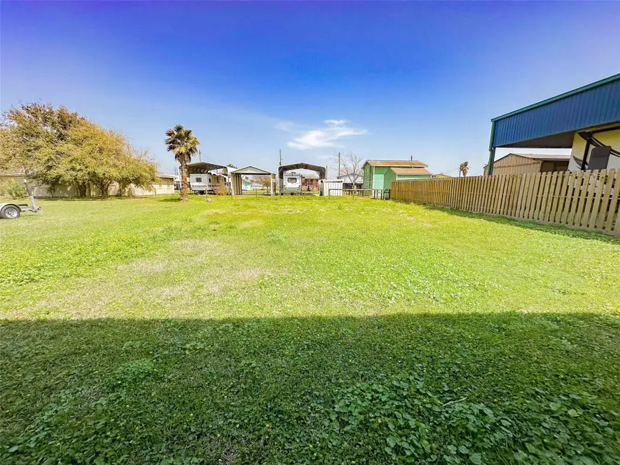 1032 N Selwyn Rd, Crystal Beach, TX 77650 - #3