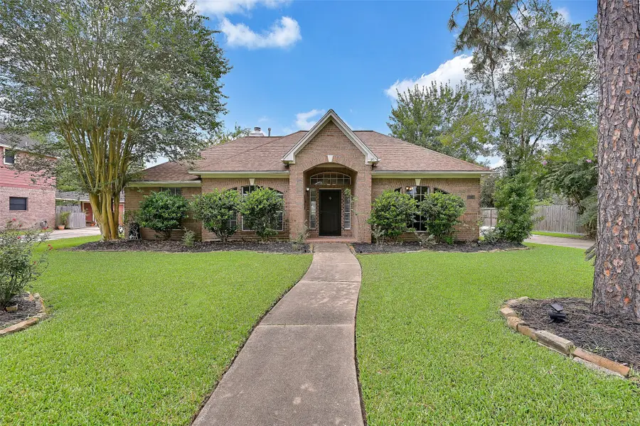 1606 Falcon Ridge Boulevard, Friendswood, TX 77546 - Image #2