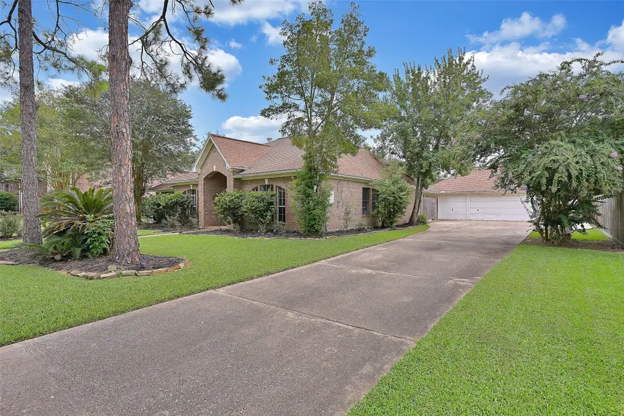 1606 Falcon Ridge Boulevard, Friendswood, TX 77546 - Image #3