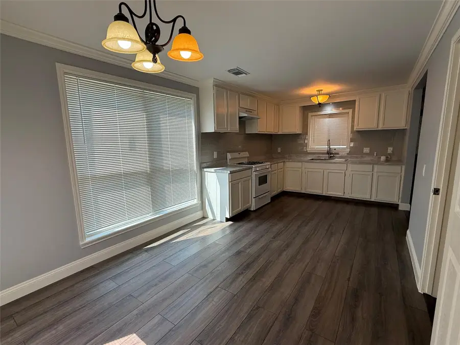 305 E Francis Street, Baytown, TX 77520 - Image #2