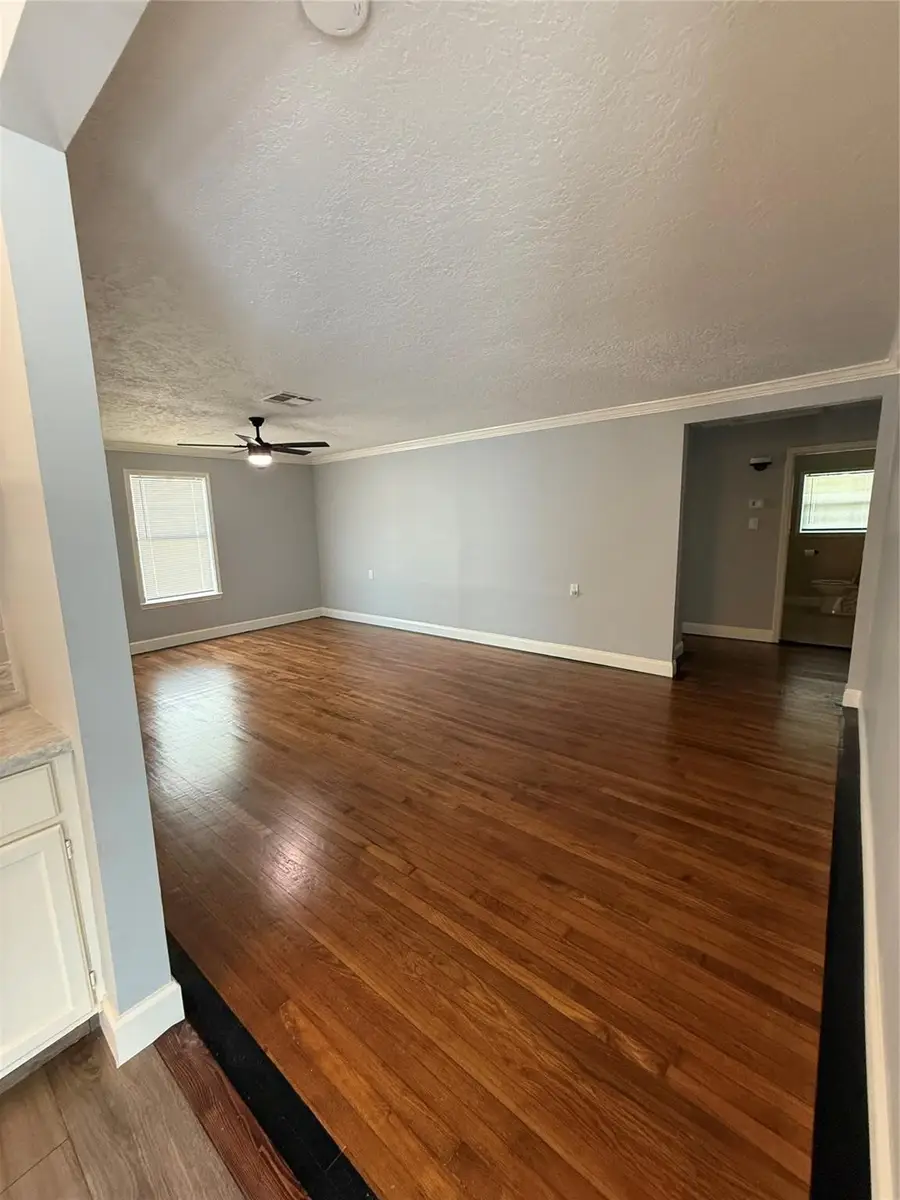 305 E Francis Street, Baytown, TX 77520 - Image #3