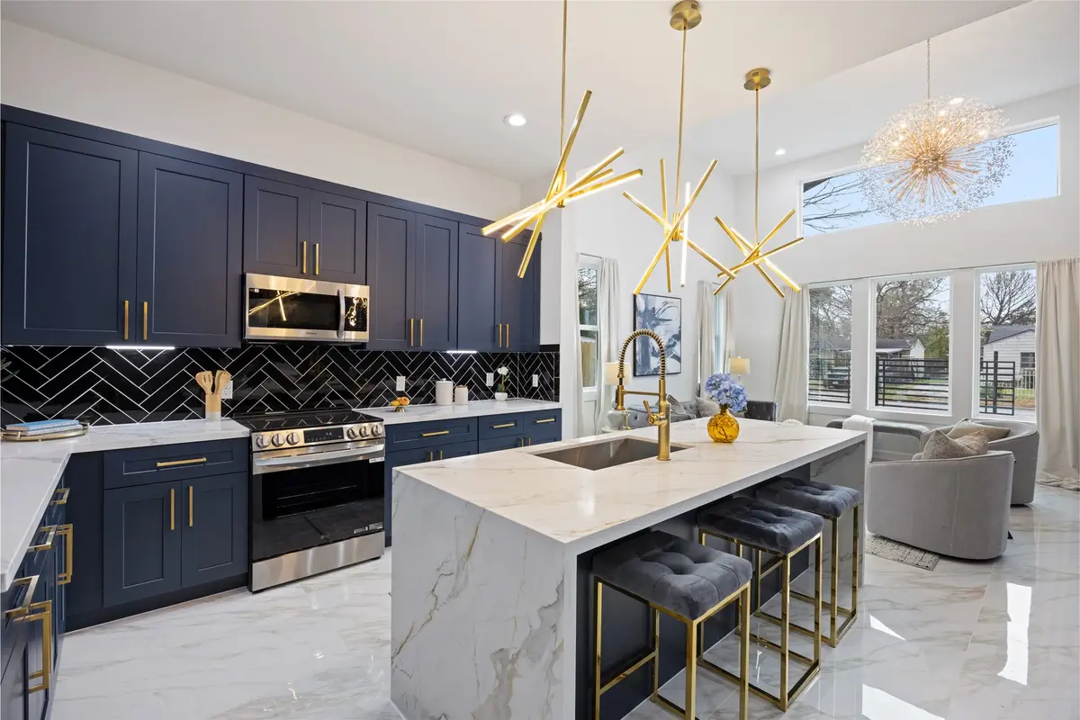 8151 Glenhollow Drive, Houston, TX 77033 - Image #1