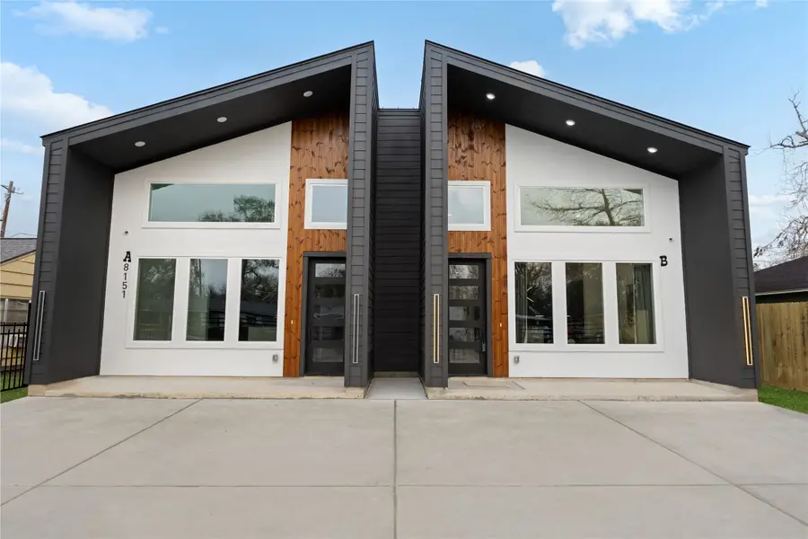 8151 Glenhollow Drive, Houston, TX 77033 - Image #2