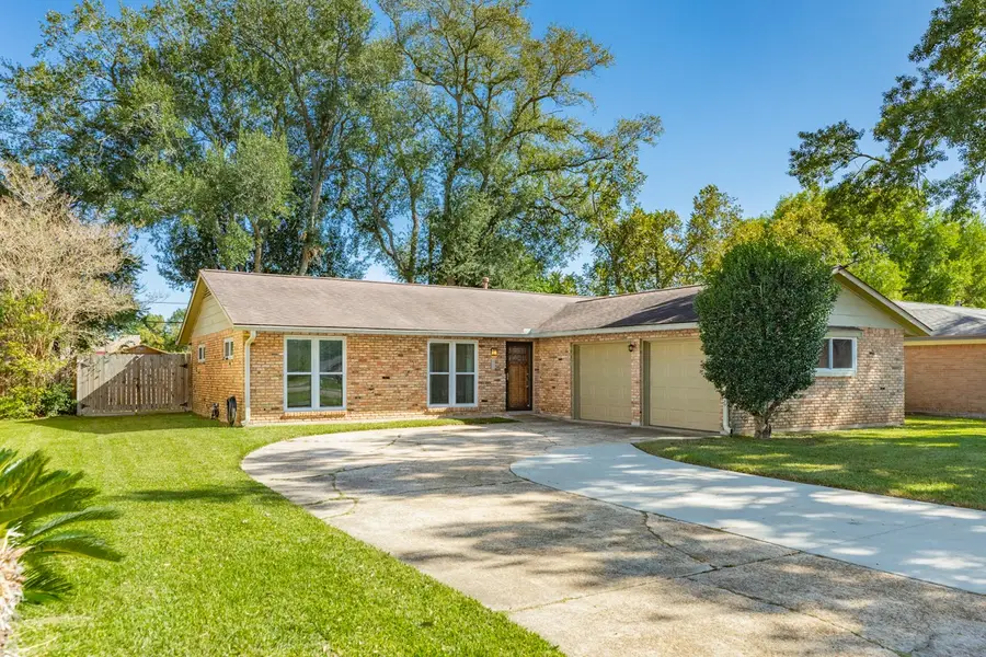 820 Perry Street, Angleton, TX 77515 - Image #2