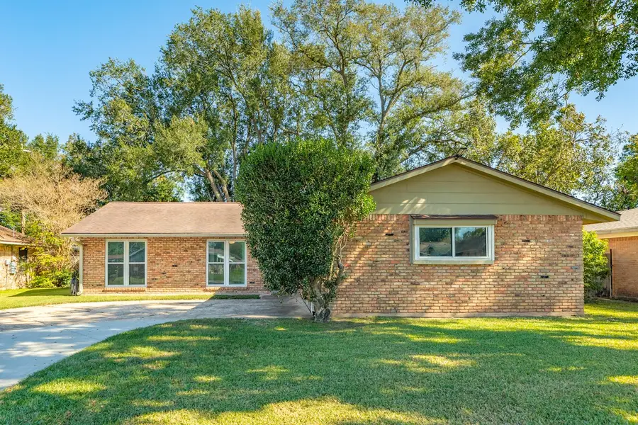 820 Perry Street, Angleton, TX 77515 - Image #3