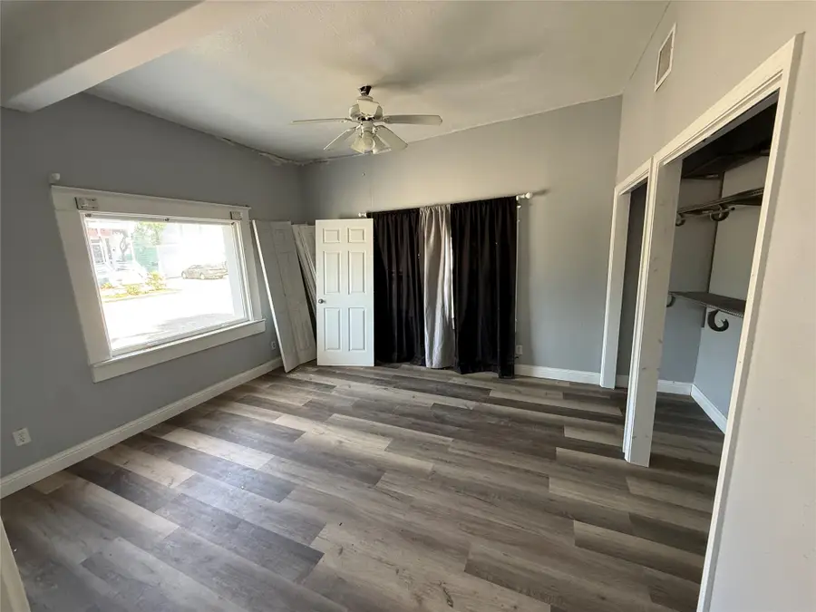 2025 Avenue N 1/2, Galveston, TX 77550 - #2