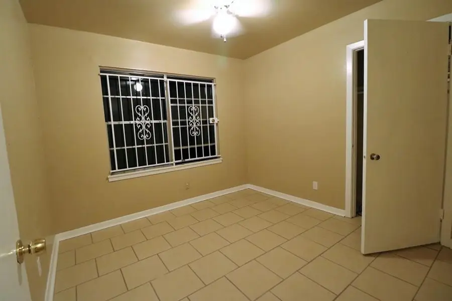2810 Tidewater Drive, Houston, TX 77045 - Image #3
